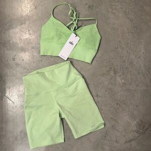 Alosoft lavish bra + Alo shorts SET  XS nwt in neon lime green XS